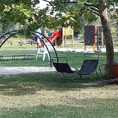Apartmán Vizparti Gyermekbarat Teljesen Felujitott Apartman, Orzoett, Sajat Strand, Parkolo, Etterem