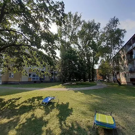 Apartment Vizparti Gyermekbarat Teljesen Felujitott Apartman, Orzoett, Sajat Strand, Parkolo, Etterem *