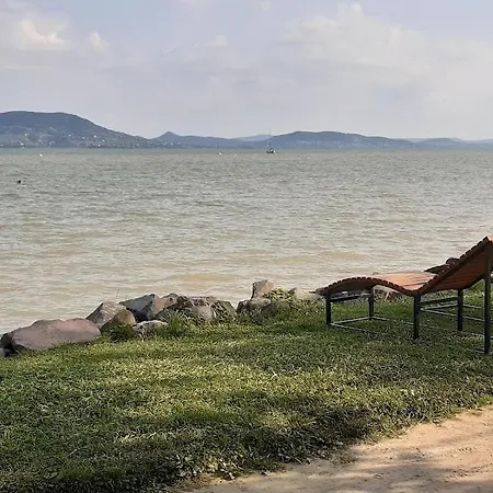 Apartamento Vízparti Gyermekbarát Teljesen Felújított Apartman, őrzött, Saját Strand, Parkoló, étterem Balatonfenyves