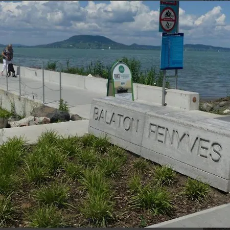 Vizparti Gyermekbarat Teljesen Felujitott Apartman, Orzoett, Sajat Strand, Parkolo, Etterem * Balatonfenyves