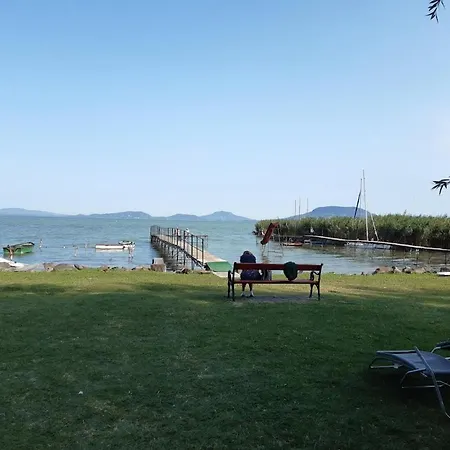 Vízparti Gyermekbarát Teljesen Felújított Apartman, őrzött, Saját Strand, Parkoló, étterem Appartement