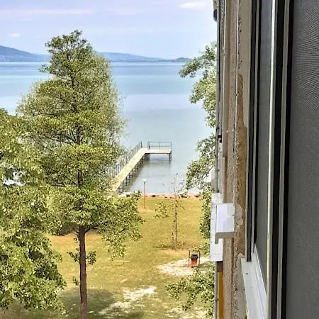 Apartment Vizparti Gyermekbarat Teljesen Felujitott Apartman, Orzoett, Sajat Strand, Parkolo, Etterem *