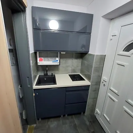 Vizparti Gyermekbarat Teljesen Felujitott Apartman, Orzoett, Sajat Strand, Parkolo, Etterem *