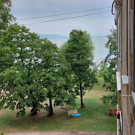 Apartmán Vizparti Gyermekbarat Teljesen Felujitott Apartman, Orzoett, Sajat Strand, Parkolo, Etterem *