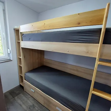 Apartment Vizparti Gyermekbarat Teljesen Felujitott Apartman, Orzoett, Sajat Strand, Parkolo, Etterem Balatonfenyves