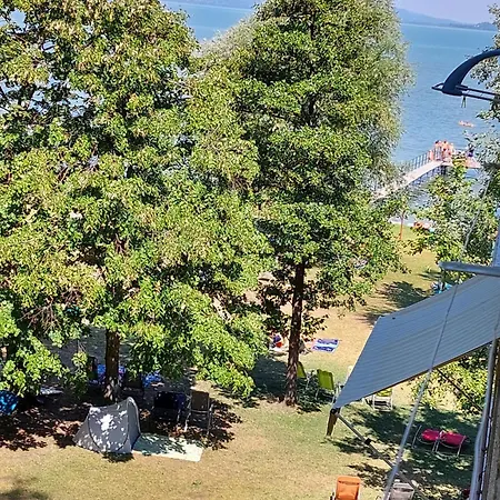 Vizparti Gyermekbarat Teljesen Felujitott Apartman, Orzoett, Sajat Strand, Parkolo, Etterem *