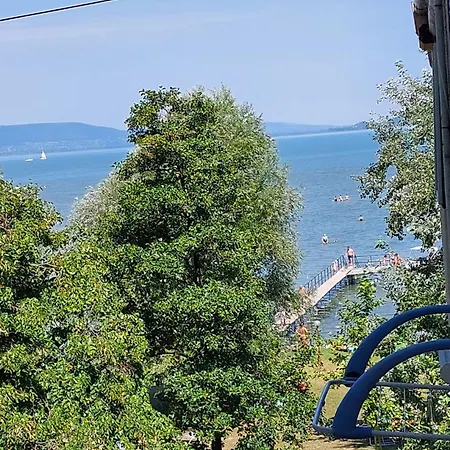 Vizparti Gyermekbarat Teljesen Felujitott Apartman, Orzoett, Sajat Strand, Parkolo, Etterem Balatonfenyves