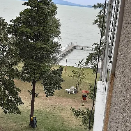 Apartment Vizparti Gyermekbarat Teljesen Felujitott Apartman, Orzoett, Sajat Strand, Parkolo, Etterem *
